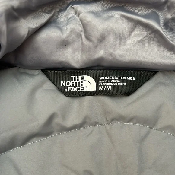 North Face NF0A2TDS Aconcagua 550 Goose Down Vest Women’s Medium Gray
B - Picture 15 of 15